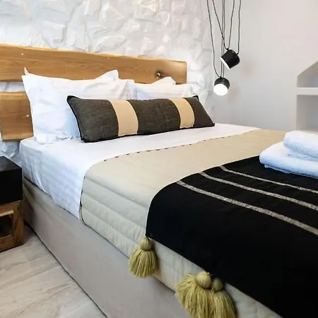 Gallantry Apartment *
