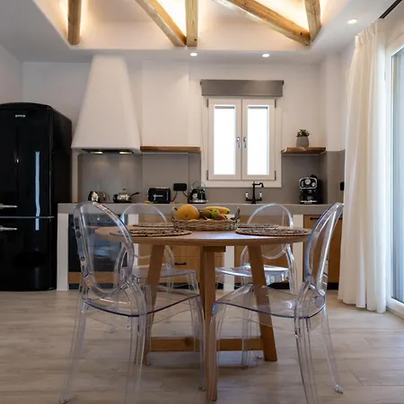 Gallantry Apartment